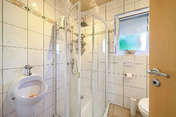 Linardići 3-Bedroom House with Private Pool & Jacuzzi