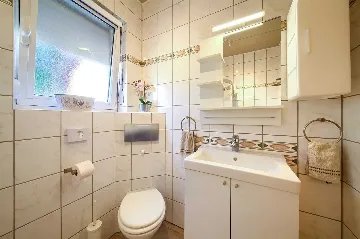 Linardići 3-Bedroom House with Private Pool & Jacuzzi