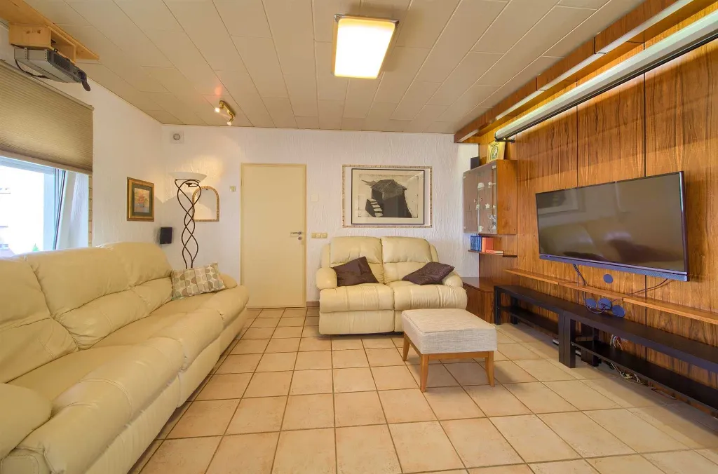 Linardići 3-Bedroom House with Private Pool & Jacuzzi