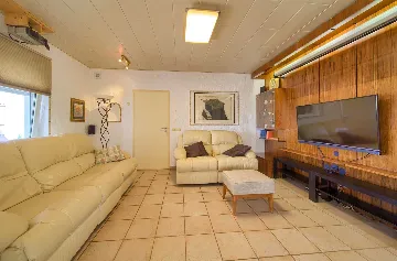 Linardići 3-Bedroom House with Private Pool & Jacuzzi