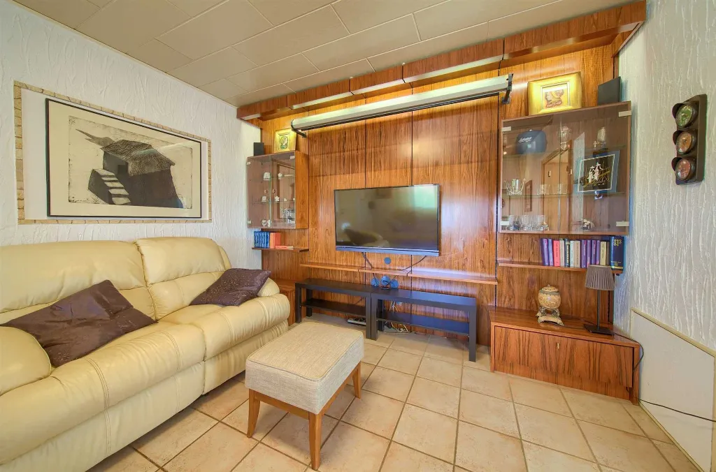 Linardići 3-Bedroom House with Private Pool & Jacuzzi