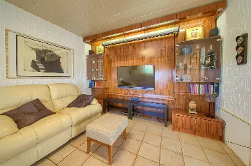 Linardići 3-Bedroom House with Private Pool & Jacuzzi