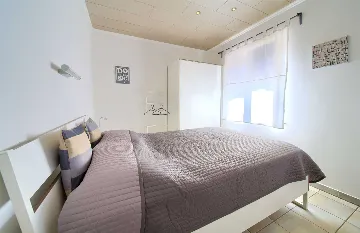 Linardići 3-Bedroom House with Private Pool & Jacuzzi