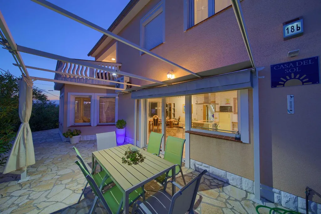 Linardići 3-Bedroom House with Private Pool & Jacuzzi