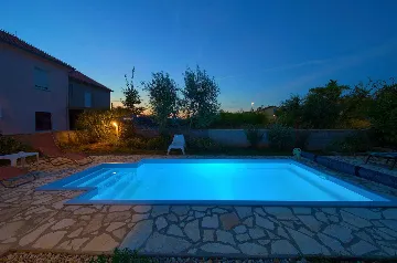 Linardići 3-Bedroom House with Private Pool & Jacuzzi