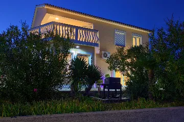 Linardići 3-Bedroom House with Private Pool & Jacuzzi