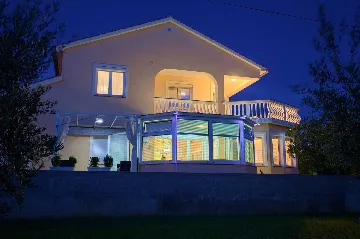 Linardići 3-Bedroom House with Private Pool & Jacuzzi