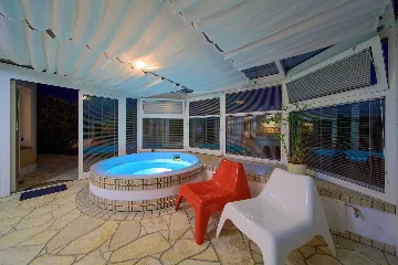 Linardići 3-Bedroom House with Private Pool & Jacuzzi