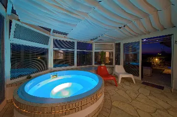 Linardići 3-Bedroom House with Private Pool & Jacuzzi