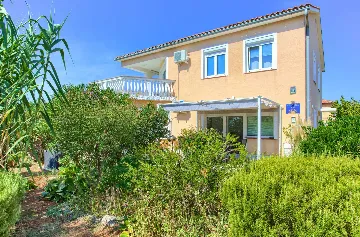 Linardići 3-Bedroom House with Private Pool & Jacuzzi