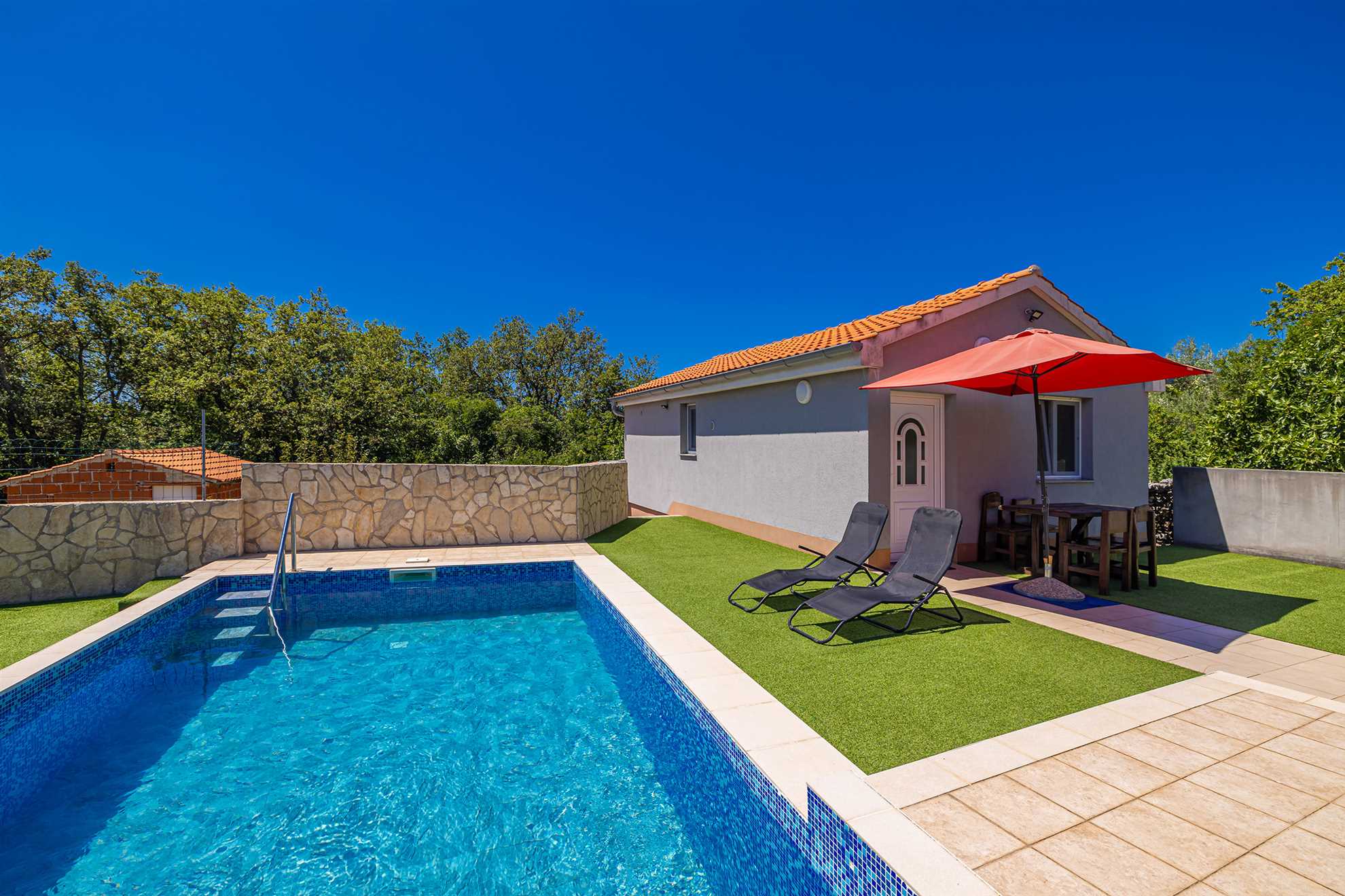 Appartamento BORO con piscina