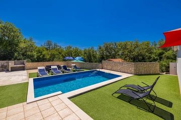 1-Bedroom Apartment with Private Pool in Linardići