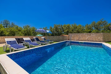 1-Bedroom Apartment with Private Pool in Linardići