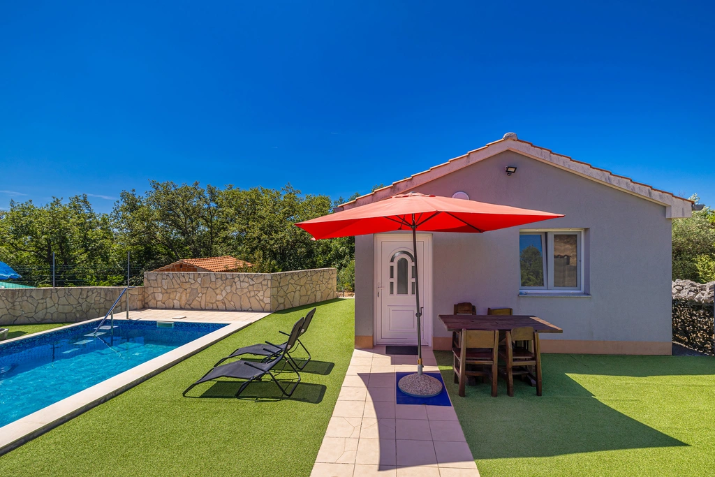 1-Bedroom Apartment with Private Pool in Linardići