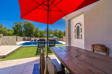 1-Bedroom Apartment with Private Pool in Linardići