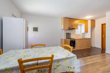 1-Bedroom Apartment with Private Pool in Linardići