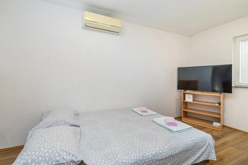 1-Bedroom Apartment with Private Pool in Linardići