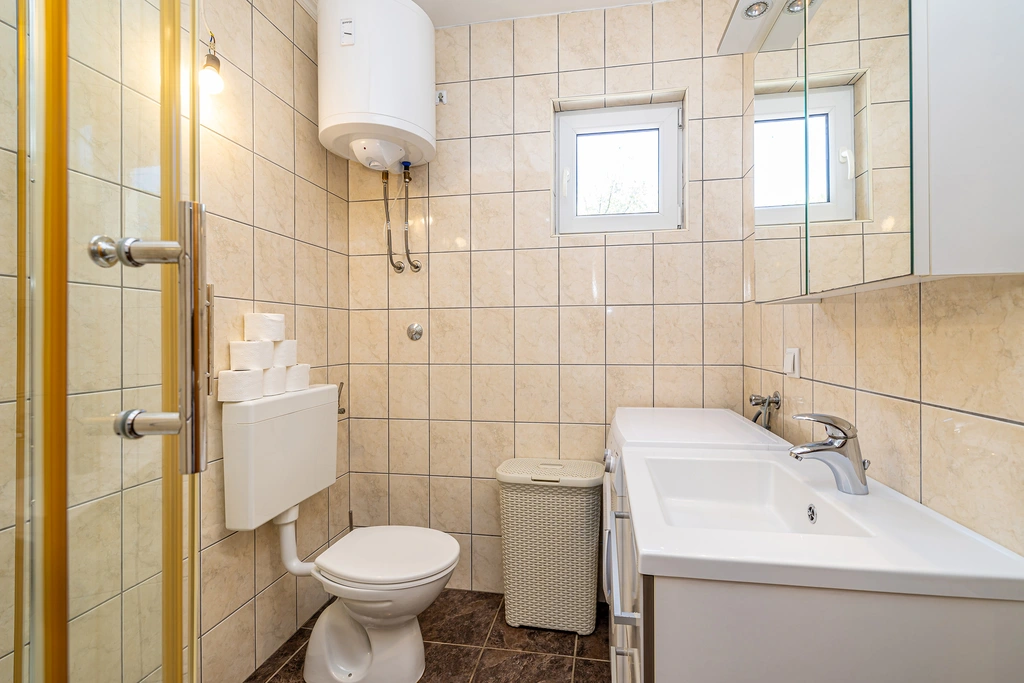 1-Bedroom Apartment with Private Pool in Linardići