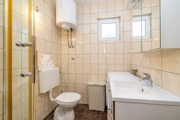 1-Bedroom Apartment with Private Pool in Linardići