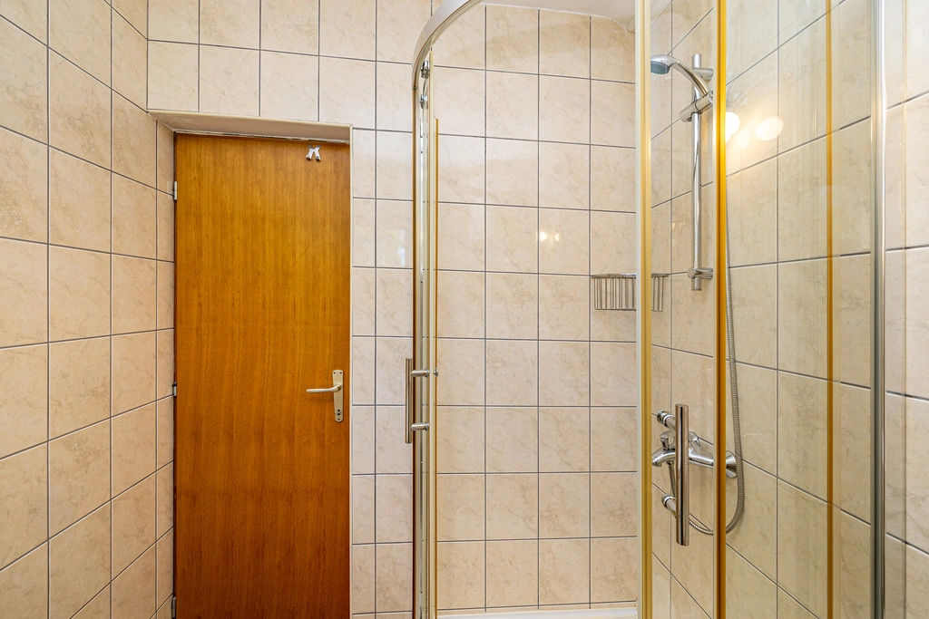 1-Bedroom Apartment with Private Pool in Linardići