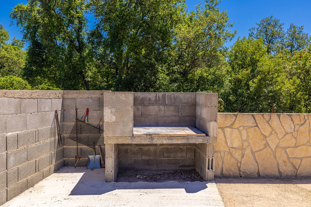 1-Bedroom Apartment with Private Pool in Linardići