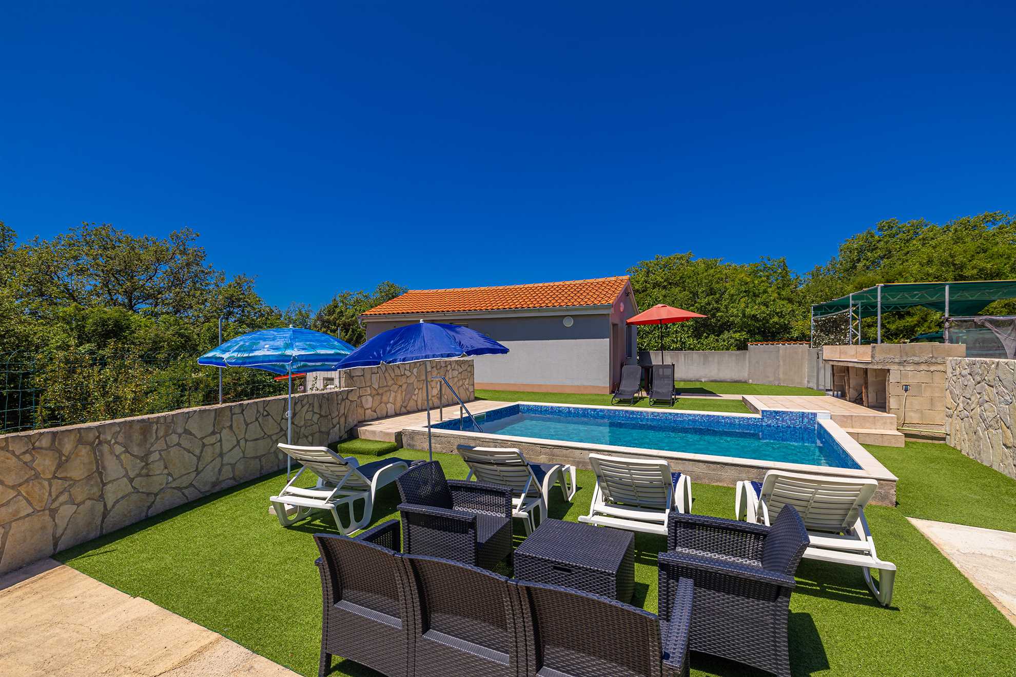 Appartamento BORO con piscina