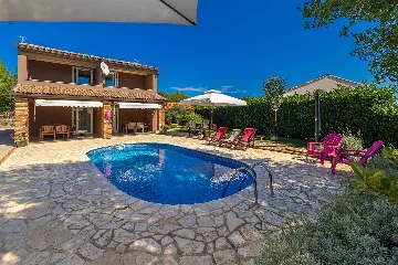 4-Bedroom House with Private Pool in Žgaljići