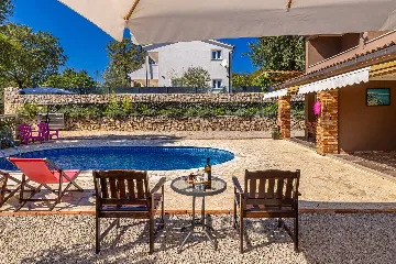 4-Bedroom House with Private Pool in Žgaljići