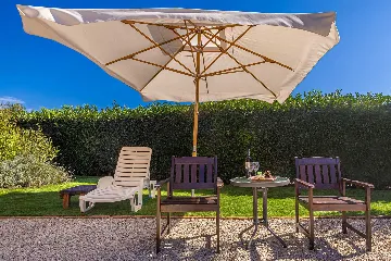 4-Bedroom House with Private Pool in Žgaljići