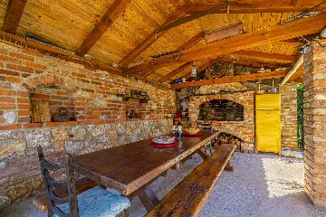 4-Bedroom House with Private Pool in Žgaljići