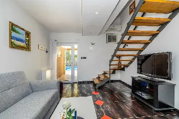 4-Bedroom House with Private Pool in Žgaljići