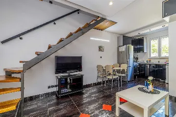 4-Bedroom House with Private Pool in Žgaljići