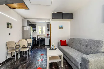 4-Bedroom House with Private Pool in Žgaljići