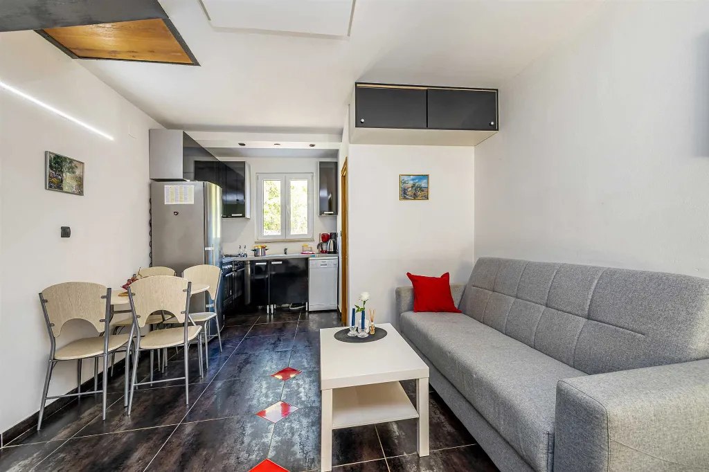 4-Bedroom House with Private Pool in Žgaljići