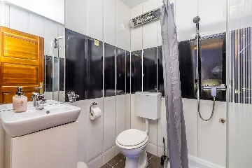 4-Bedroom House with Private Pool in Žgaljići