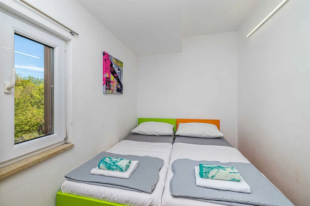 4-Bedroom House with Private Pool in Žgaljići