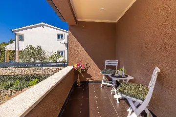 4-Bedroom House with Private Pool in Žgaljići