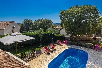 4-Bedroom House with Private Pool in Žgaljići