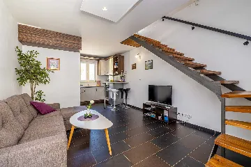 4-Bedroom House with Private Pool in Žgaljići
