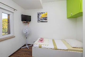 4-Bedroom House with Private Pool in Žgaljići