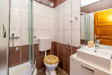 4-Bedroom House with Private Pool in Žgaljići