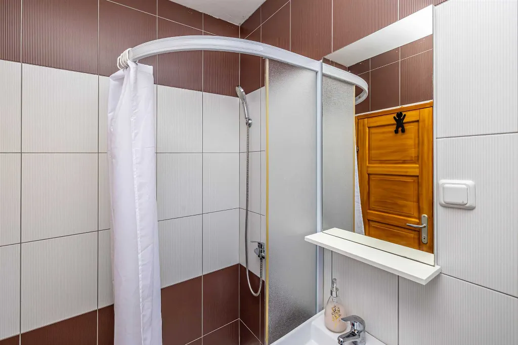4-Bedroom House with Private Pool in Žgaljići