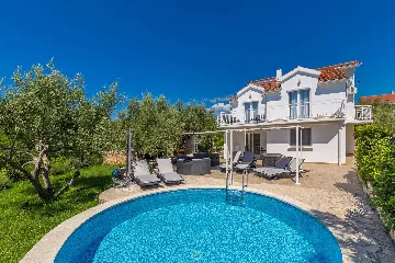 Brzac House with Private Pool for Up to 10