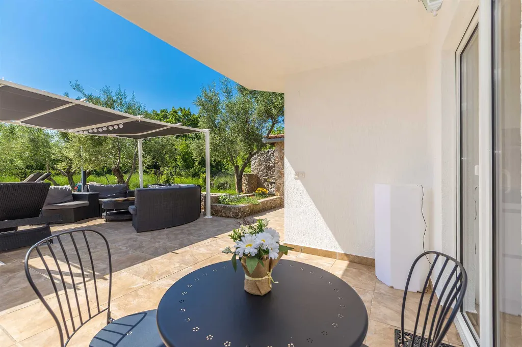 Brzac House with Private Pool for Up to 10