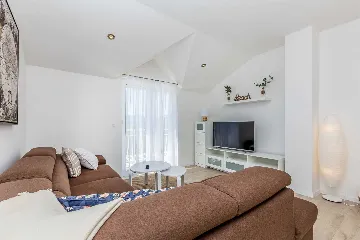 Brzac House with Private Pool for Up to 10