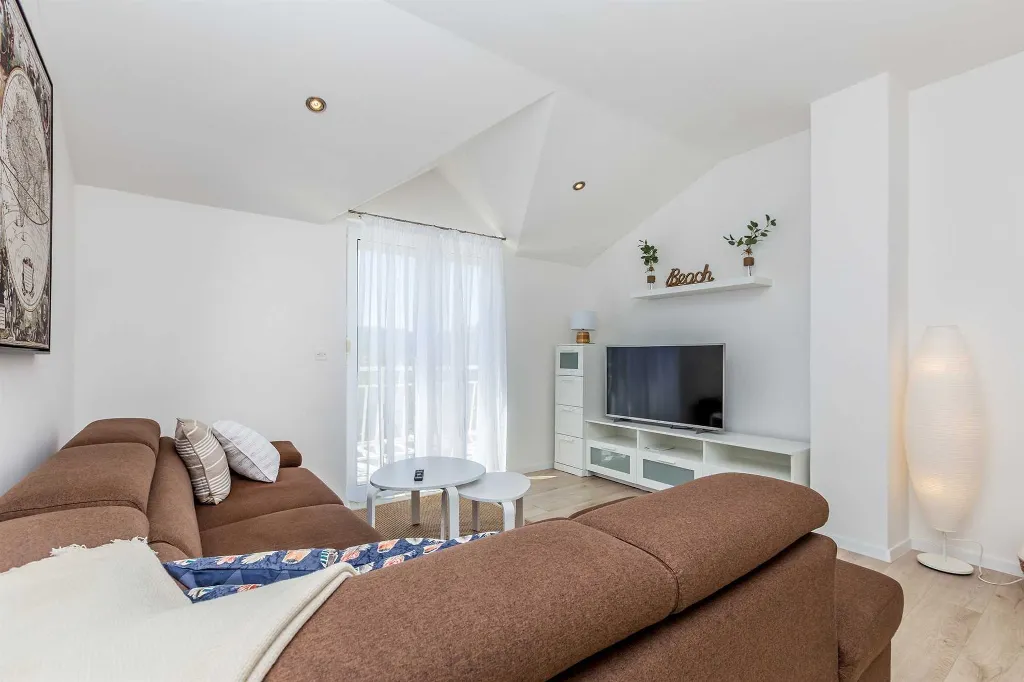 Brzac House with Private Pool for Up to 10
