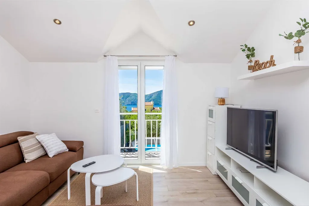 Brzac House with Private Pool for Up to 10