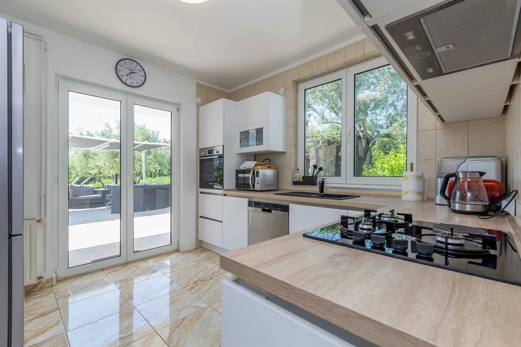 Brzac House with Private Pool for Up to 10