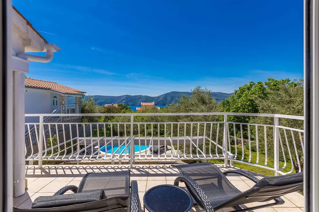 Brzac House with Private Pool for Up to 10