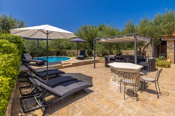 Brzac House with Private Pool for Up to 10